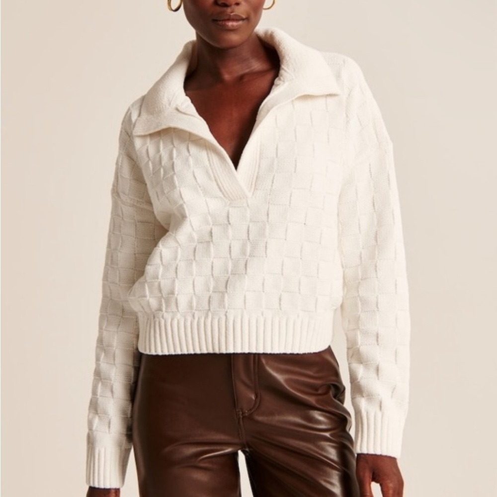 Abercrombie and Fitch Off White Notch Neck Textured Sweater Size L